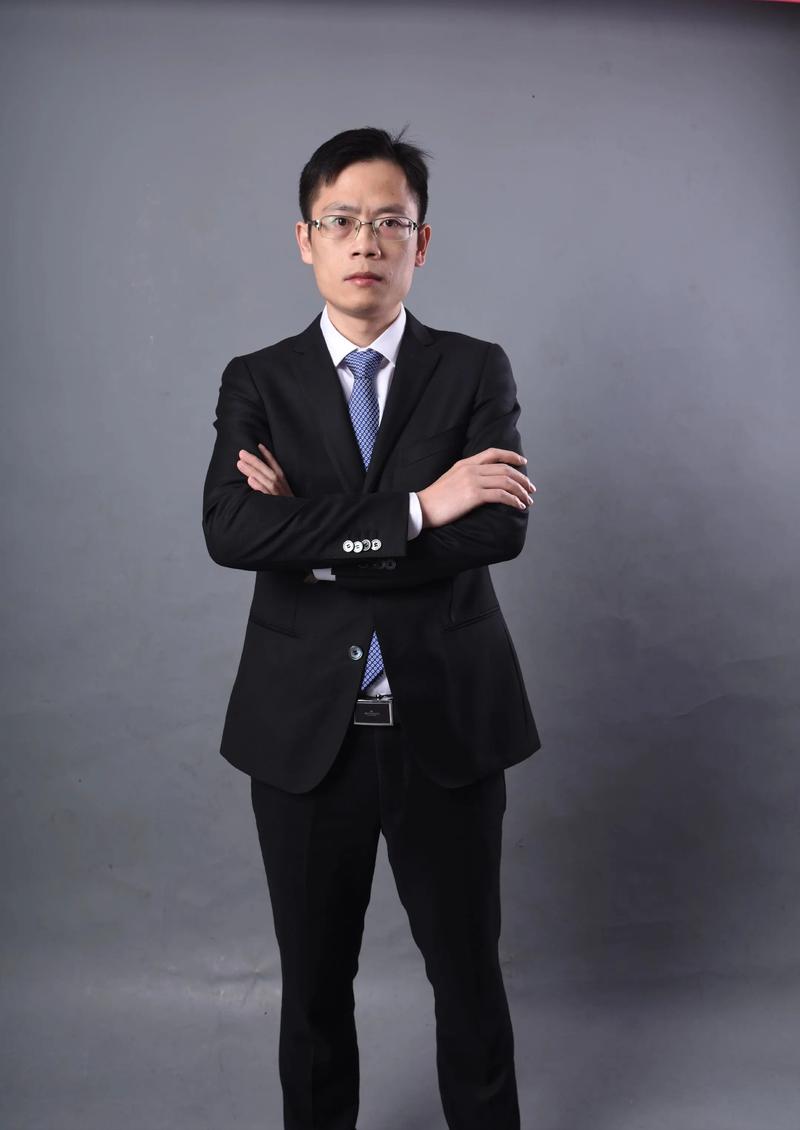 时革白 项目运营总监